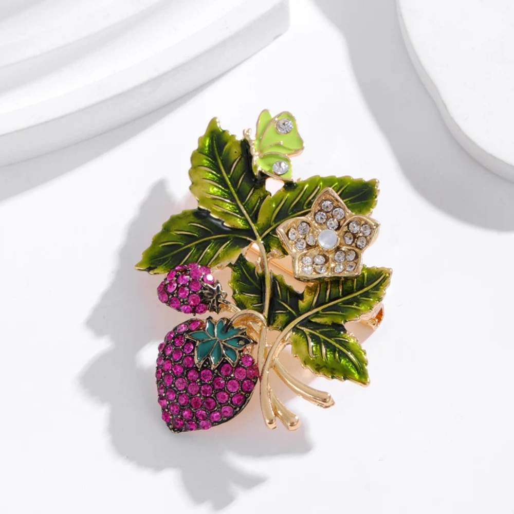 🌟🍓 Vintage Vibes Alert! 🍓🌟
